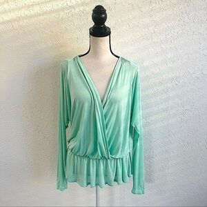 VICTORIA’S SECRET Green Long Sleeve V-neck Top Size Small Casual Sheath EUC